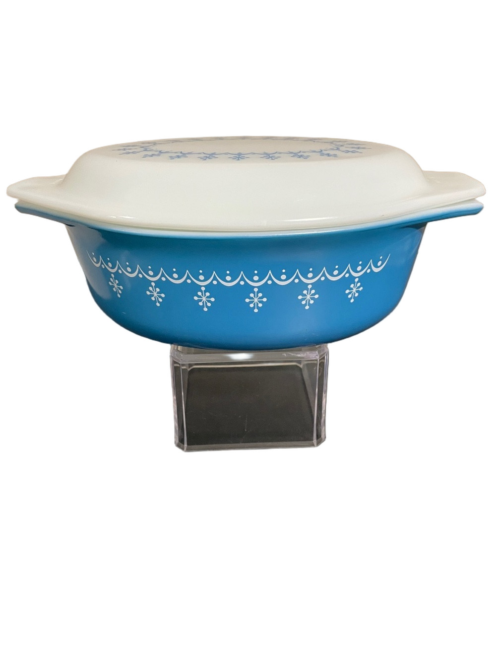 Vintage Pyrex Snowflake Garland 1.5 Quart Casserole Dish